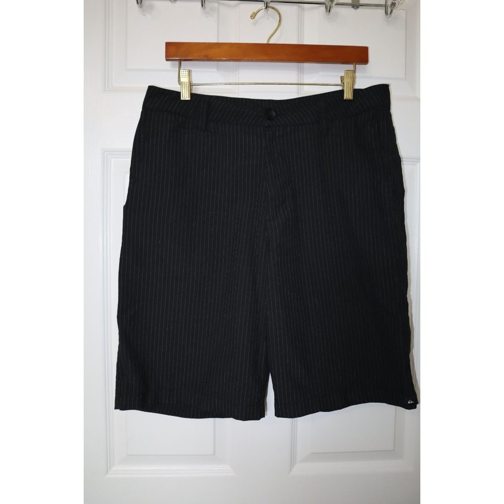 Mens Quiksilver pin-stripe shorts size 32
